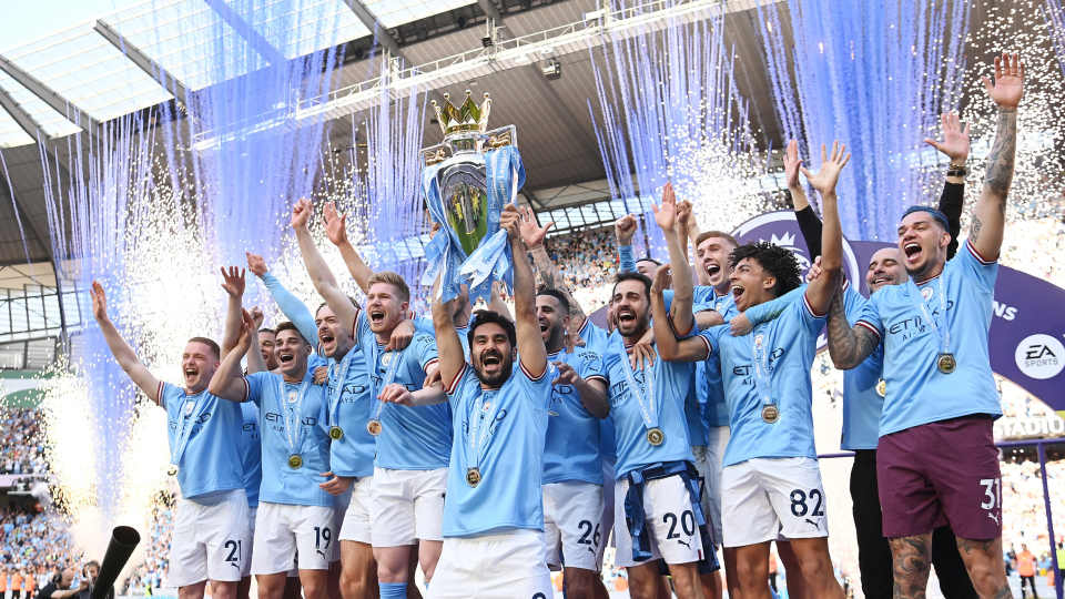 Man City Premier League trophy lift 2022/23